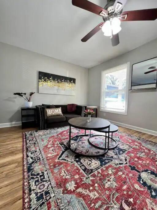 Modern 2-Story Apt W/ High Speed Wi-Fi & Patio! Charlotte Extérieur photo