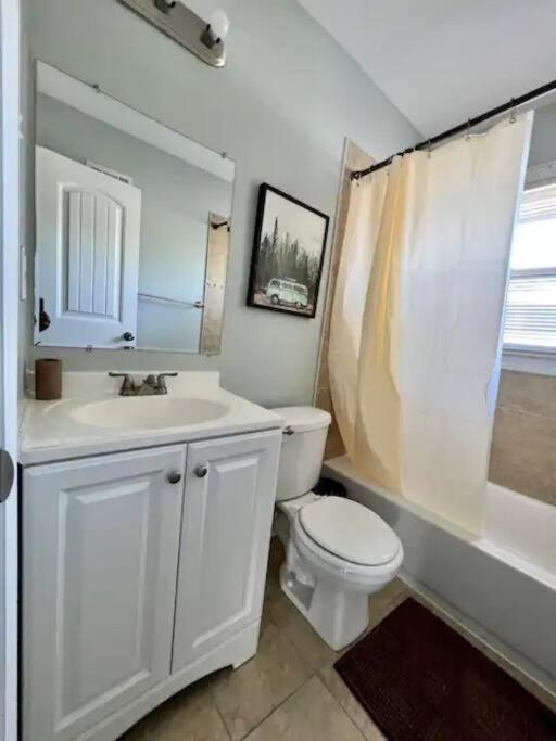Modern 2-Story Apt W/ High Speed Wi-Fi & Patio! Charlotte Extérieur photo
